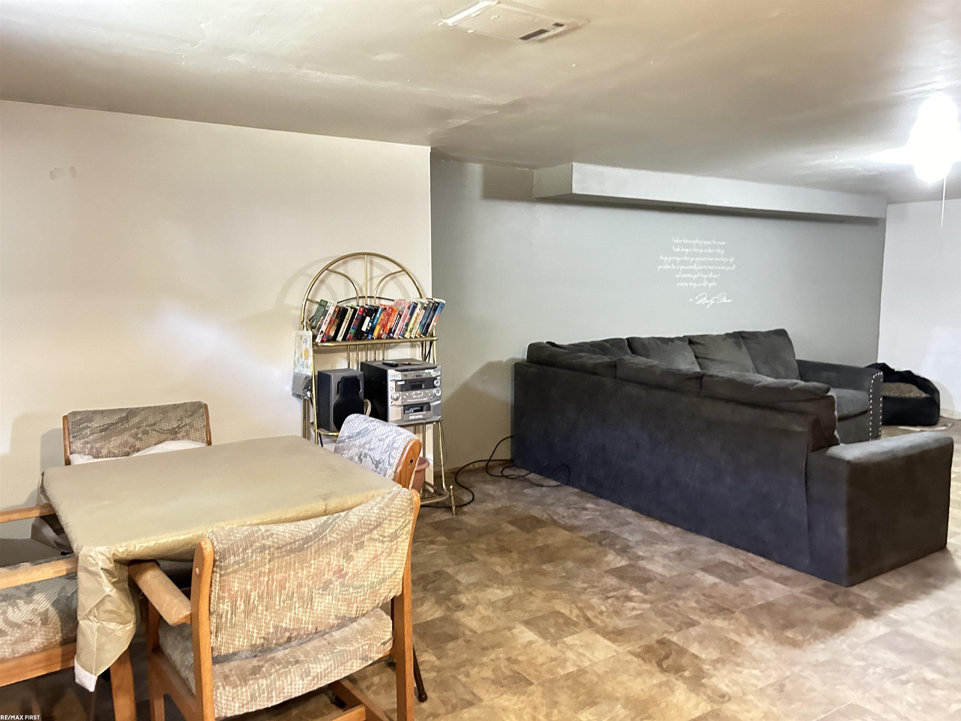 8694 Stephens Road Warren, MI 48089 - Photo 19 of 29 50156489-0a440bd1-03a6-420c-ac4c-d125e465bc65.JPG