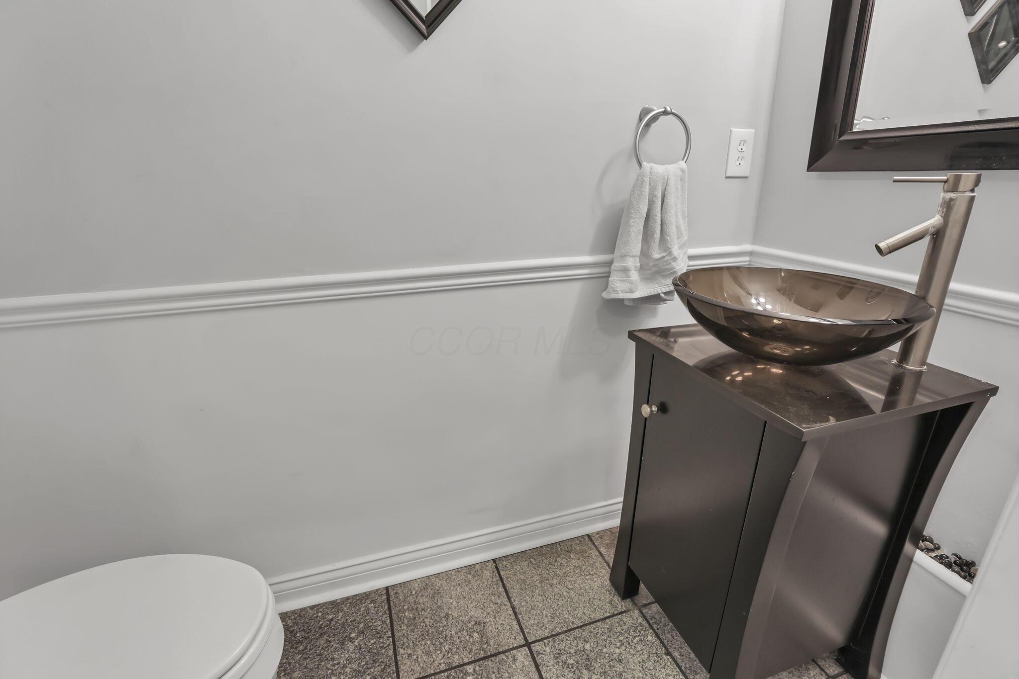 8097 Morse Road Southwest Blacklick, OH 43004 - Photo 25 of 50 Level 2 Guest Bathroom