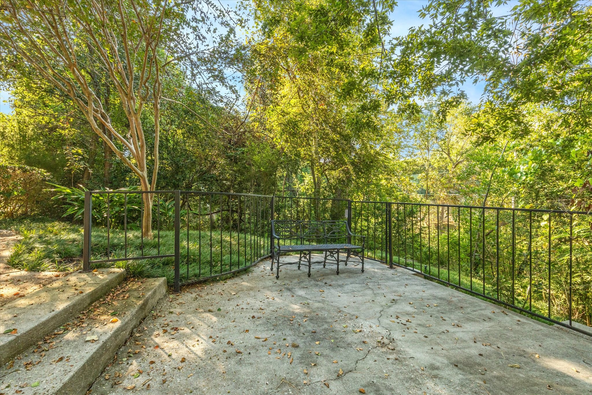 2238 South Piney Point Road, Unit 204 Houston, TX 77063 - Photo 13 of 14 a outdoor view with a sitting space