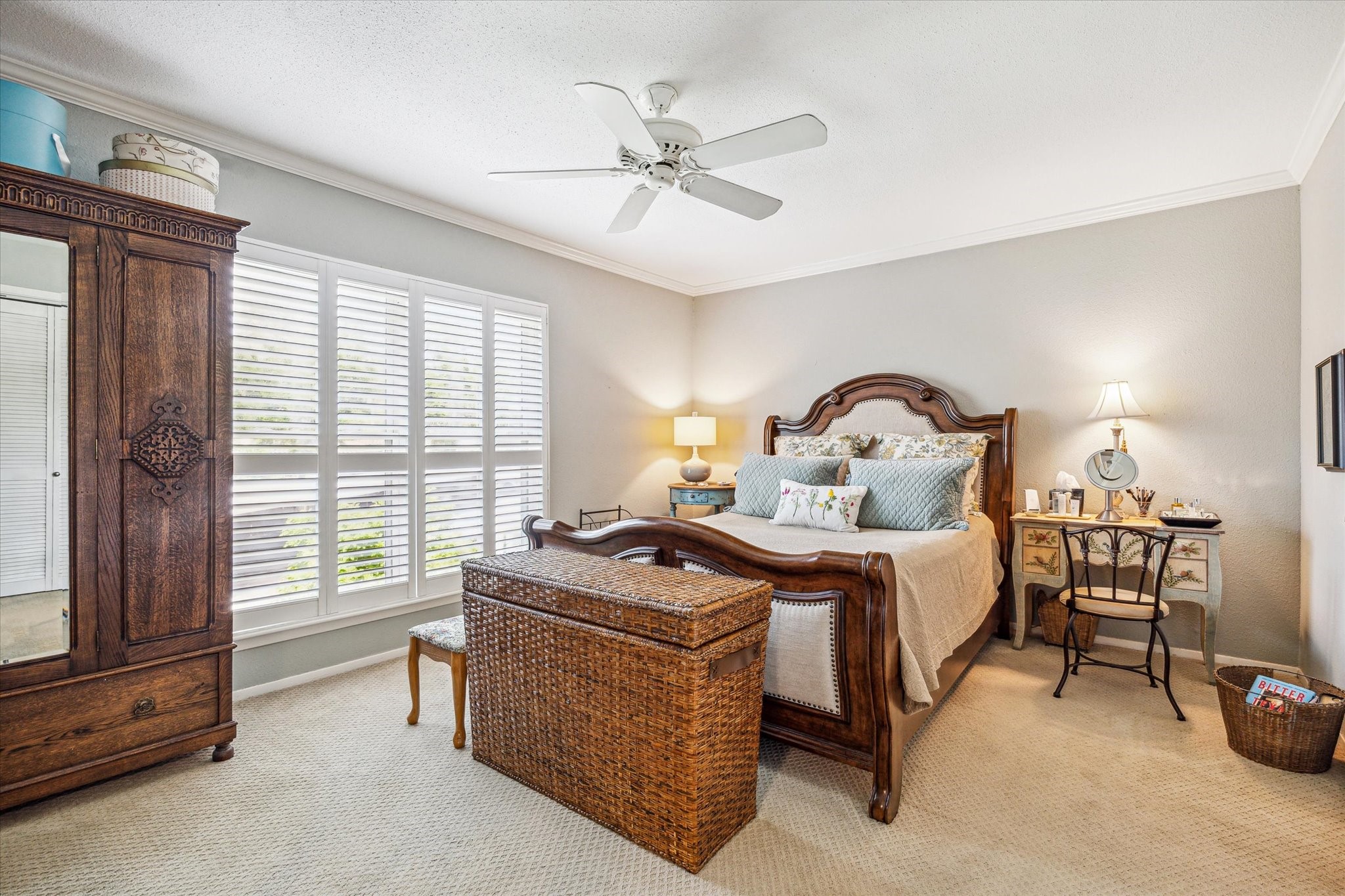 2238 South Piney Point Road, Unit 204 Houston, TX 77063 - Photo 5 of 14 a bedroom with a bed and a window