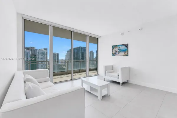 $4,300 | 92 Southwest 3rd Street, Unit 3611, Miami, FL 33130