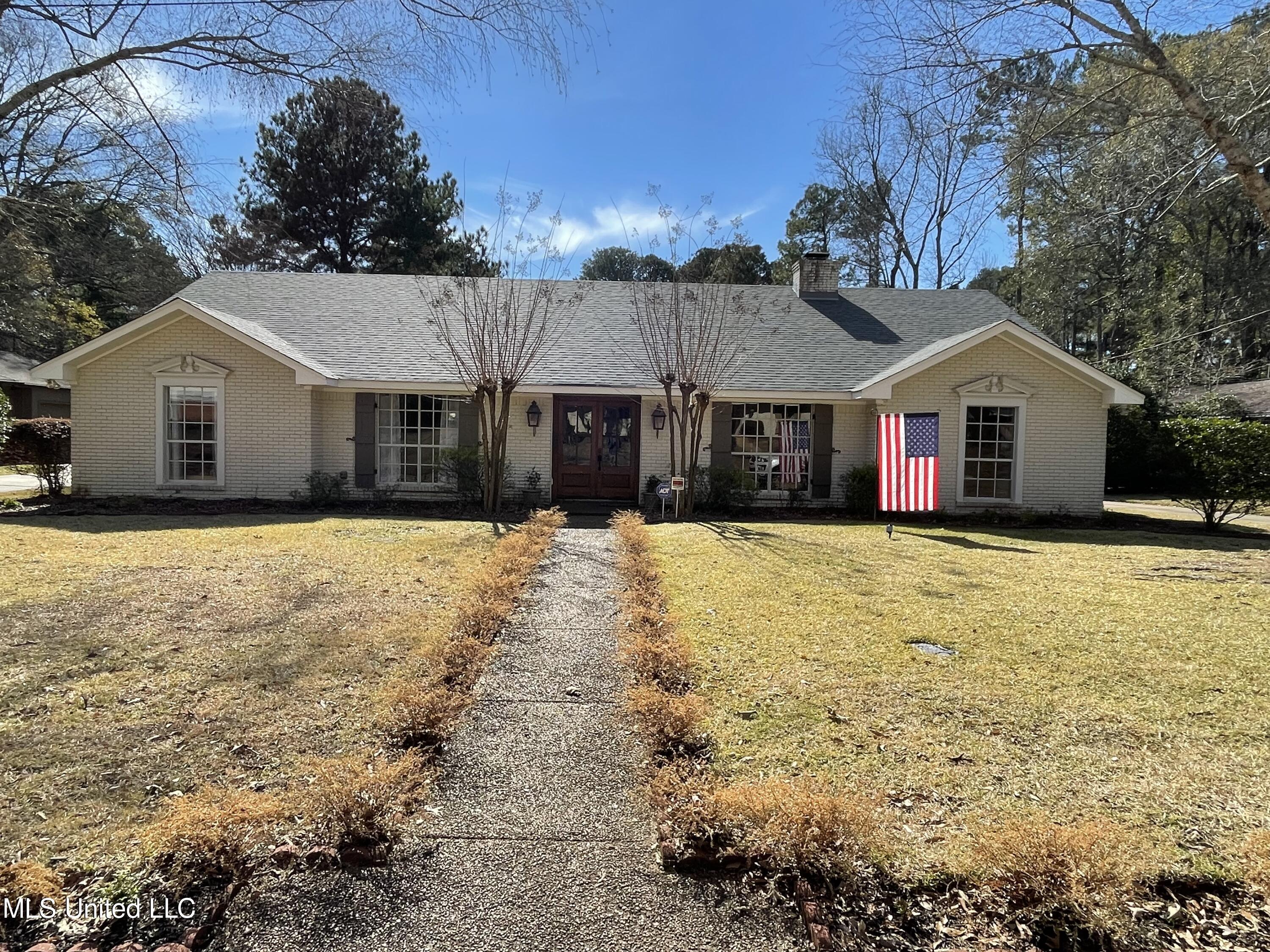 5319 Briarfield Road Jackson, MS 39211 - Photo 1 of 36 Front