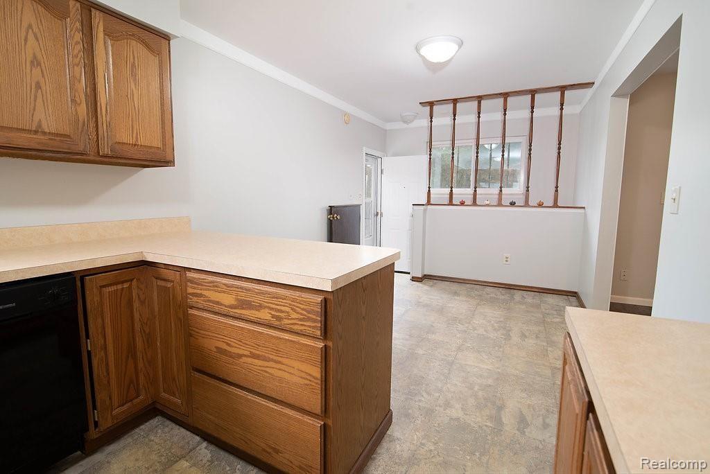 25862 Reeck Road Woodhaven, MI 48183 - Photo 11 of 20