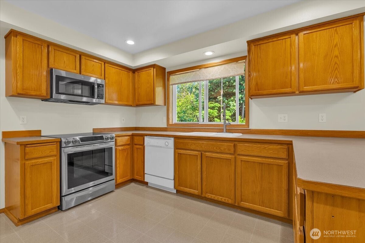 3124 201st Street Southeast Bothell, WA 98012 - Photo 10 of 38