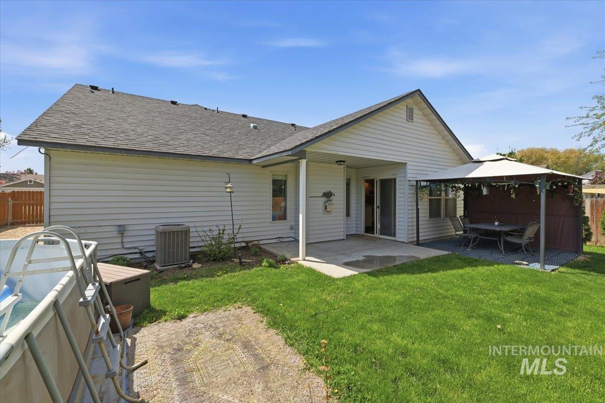 1068 Locksley Street Middleton, ID 83644 - Photo 26 of 30 Expansive green lawn with a covered patio area and outdoor structure
