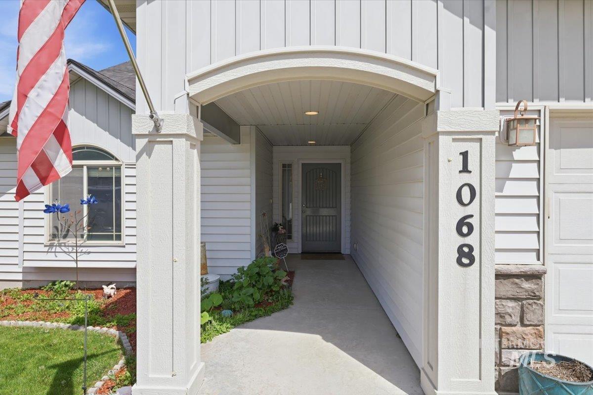1068 Locksley Street Middleton, ID 83644 - Photo 3 of 30 Covered entry featuring an arched ceiling, recessed lighting, and a screen door