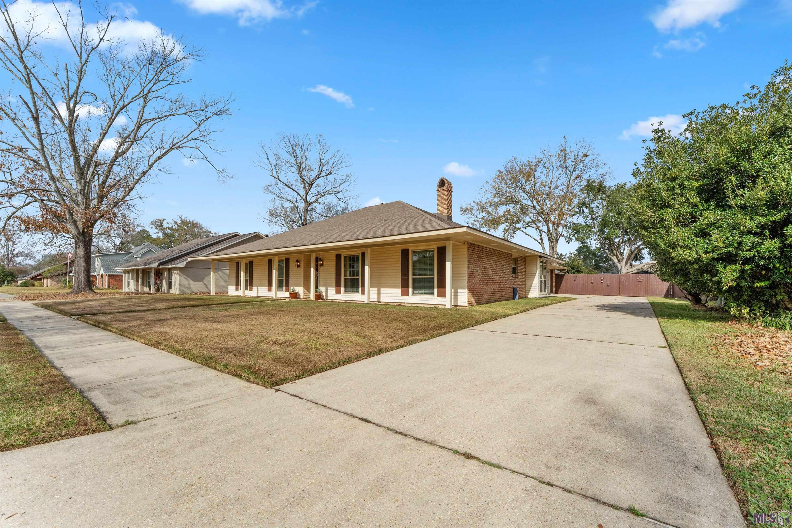 15841 Chickamauga Avenue Baton Rouge, LA 70817 - Photo 2 of 32
