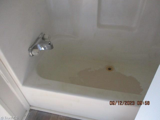 960 Old Linwood Road Lexington, NC 27292 - Photo 11 of 15 Hall Bathtub