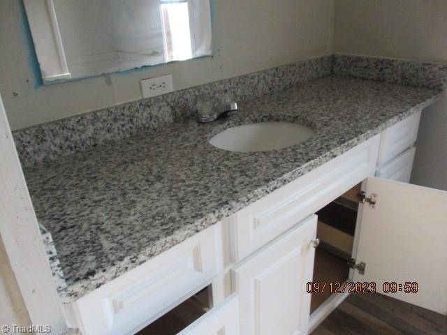960 Old Linwood Road Lexington, NC 27292 - Photo 12 of 15 Hall Vanity