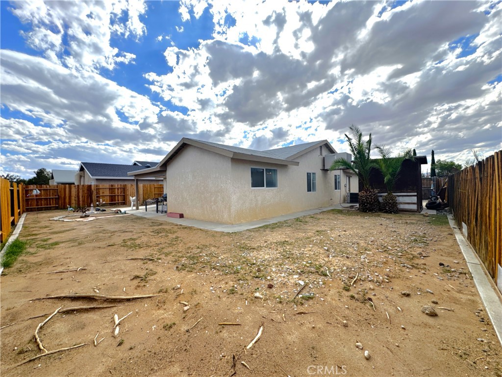 400 Vista Street Ridgecrest, CA 93555 - Photo 8 of 32 a view of a house with a yard