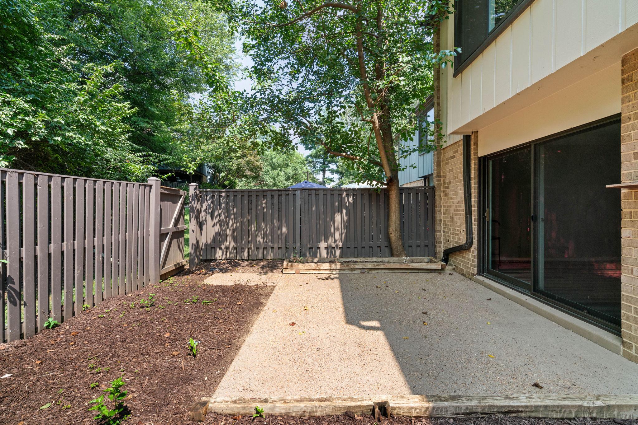 1806 Ivy Oak Square, Unit 43 Reston, VA 20190 - Photo 33 of 35 Patio