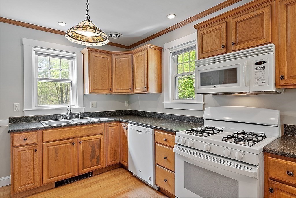 46 Concord Road Bedford, MA 01730 - Photo 9 of 42 Gallery Image 9