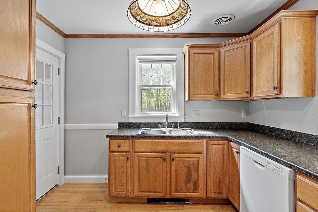46 Concord Road Bedford, MA 01730 - Photo 10 of 42 Gallery Image 10