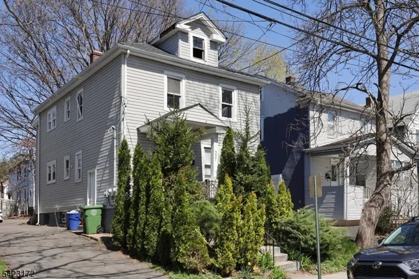 $2,200 | 337 White Street, Roselle, NJ 07203