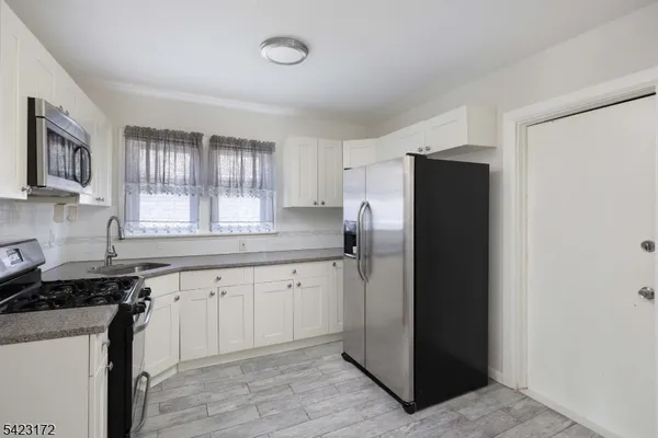 $2,200 | 337 White Street, Roselle, NJ 07203