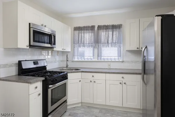 $2,200 | 337 White Street, Roselle, NJ 07203