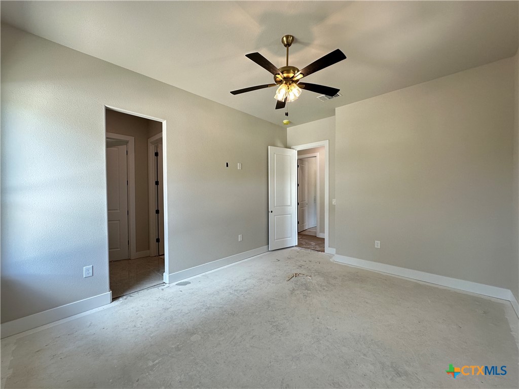 418 Dos Rios Drive Belton, TX 76513 - Photo 15 of 41 a view of a livingroom with a ceiling fan and window