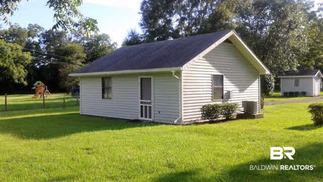 12678 Bender Road Foley, AL 36535 - Photo 18 of 20 572 sqft Man cave with separate entrance heated and cooled.