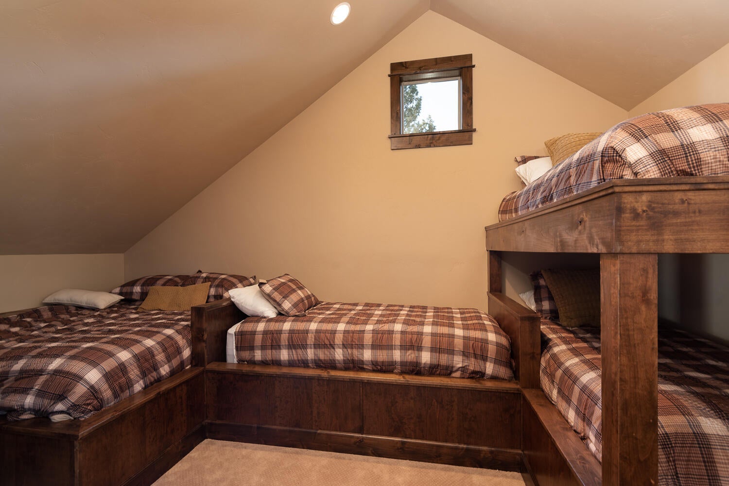 56619 Sunstone Loop Bend, OR 97707 - Photo 22 of 24 Bunk Room