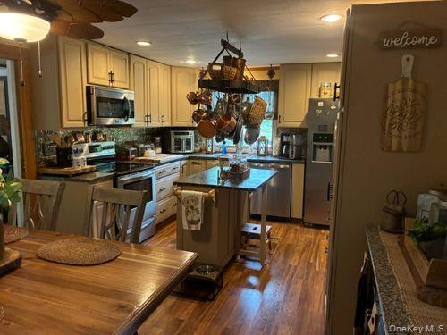 1661 Old Country Road, Unit 383 Riverhead, NY 11901 - Photo 6 of 29