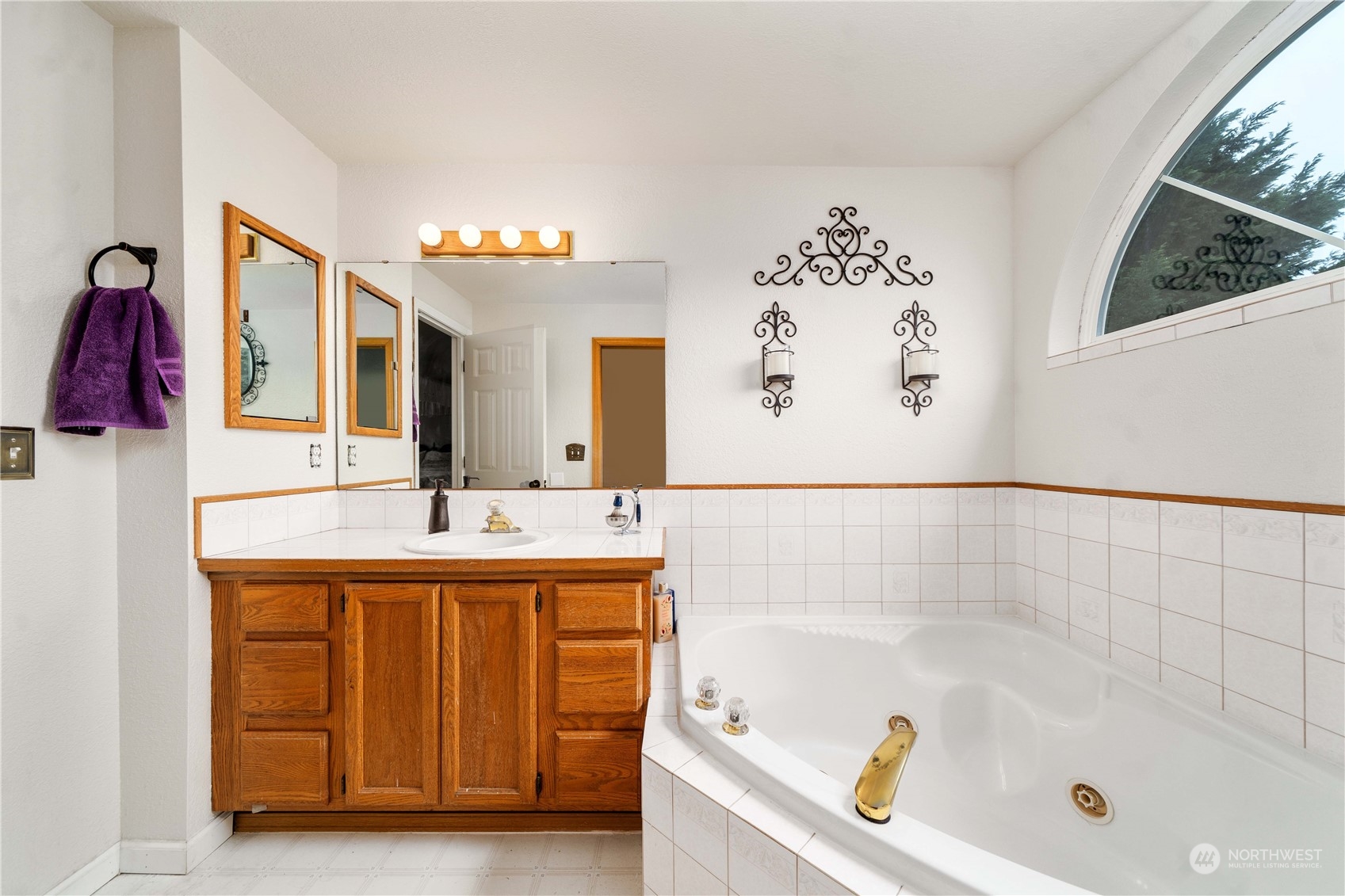 5911 Compton Loop Southeast Lacey, WA 98513 - Photo 21 of 32 a bathroom with a bathtub and a sink
