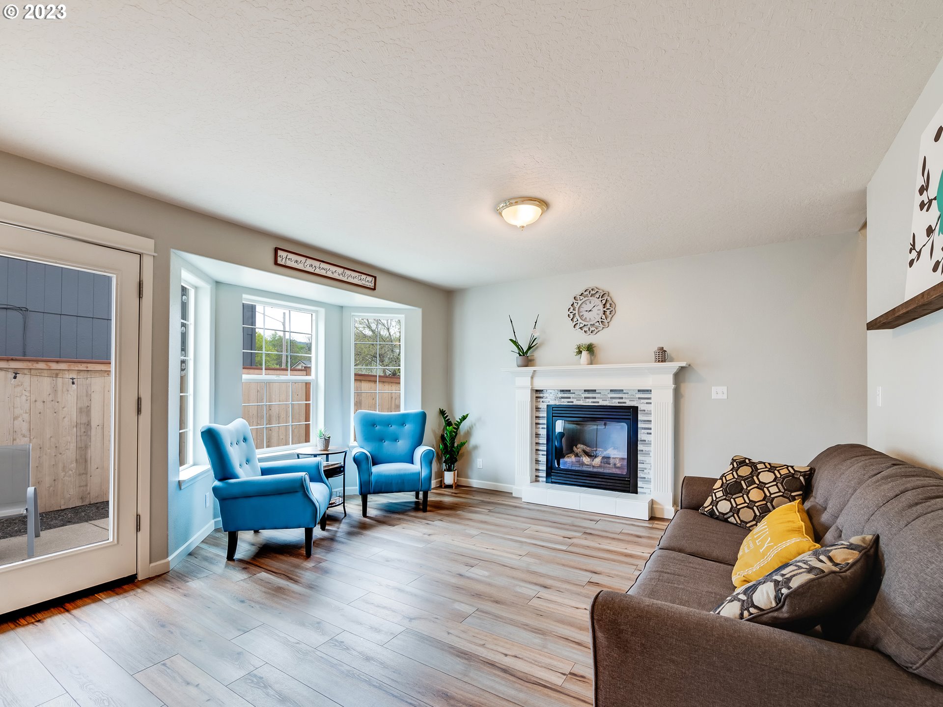 939 65th Place Springfield, OR 97478 - Photo 5 of 36 a living room with furniture and a fireplace
