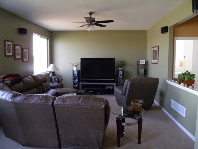 3090 Patterson Road Montgomery, IL 60538 - Photo 4 of 14 a living room with furniture and a flat screen tv