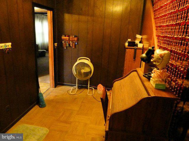 304 Miles Road Baltimore, MD 21221 - Photo 8 of 19 a room with gym equipment