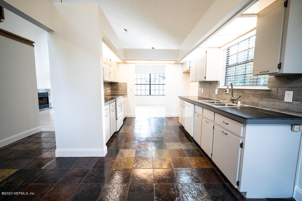 5482 Fort Caroline Road Jacksonville, FL 32277 - Photo 3 of 19 Kitchen