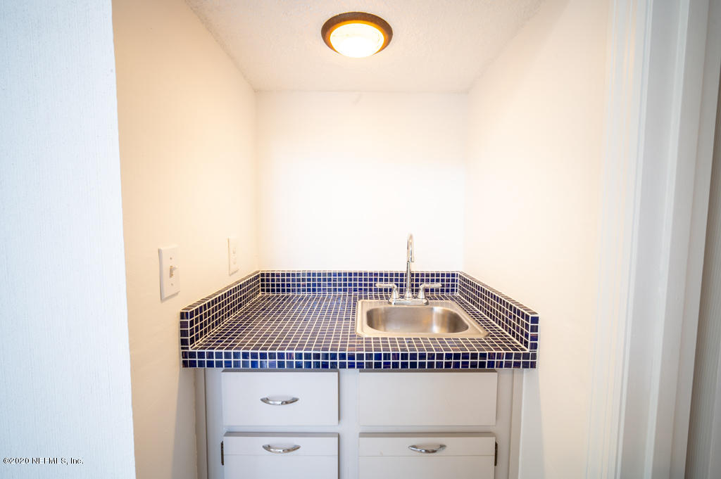 5482 Fort Caroline Road Jacksonville, FL 32277 - Photo 7 of 19 Living room Sink