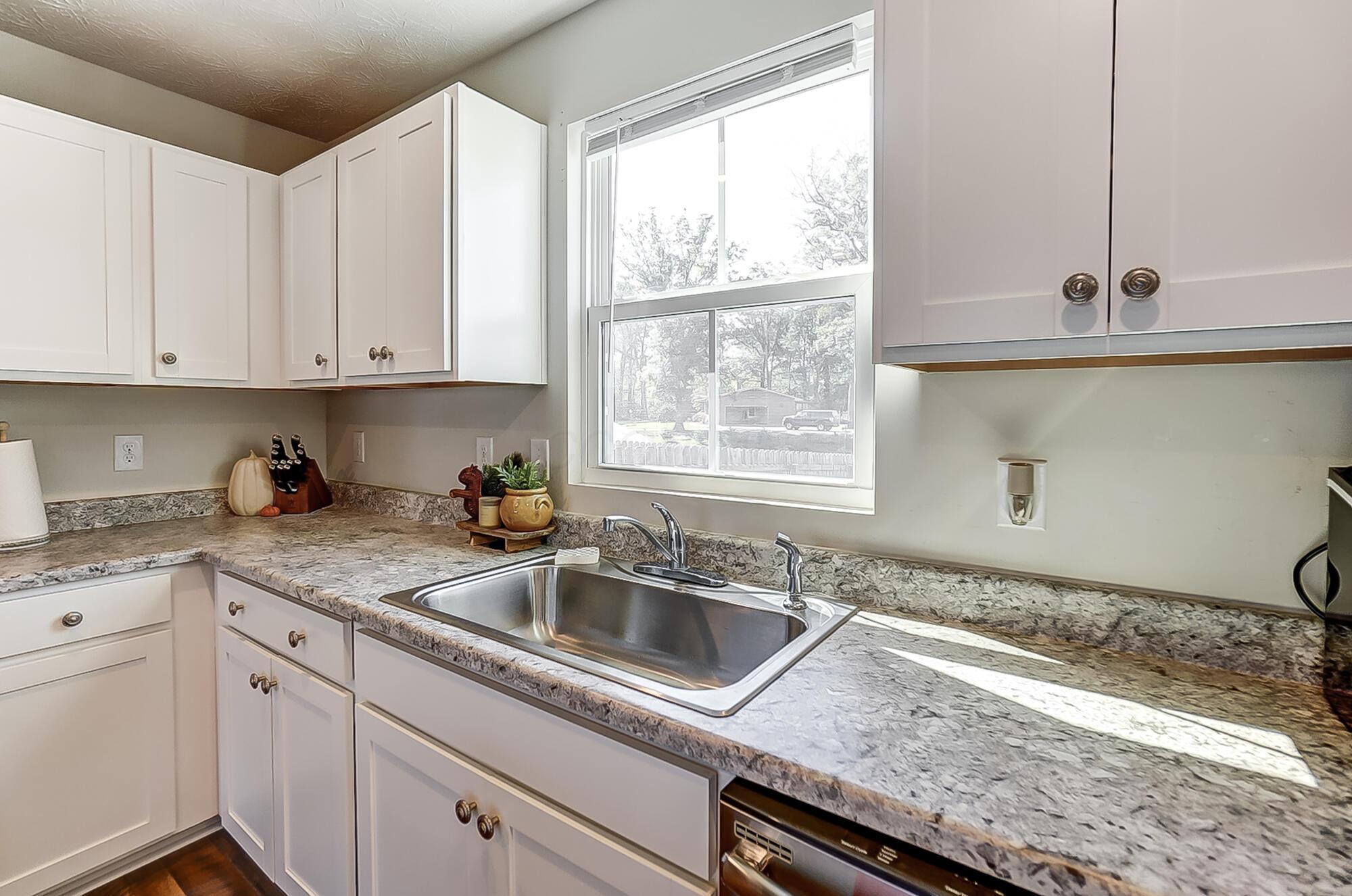 207 South Tuttle Road Springfield, OH 45505 - Photo 7 of 36 011