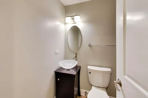 $419,800 | 4753 North Beacon Street, Unit 2, Chicago, IL 60640