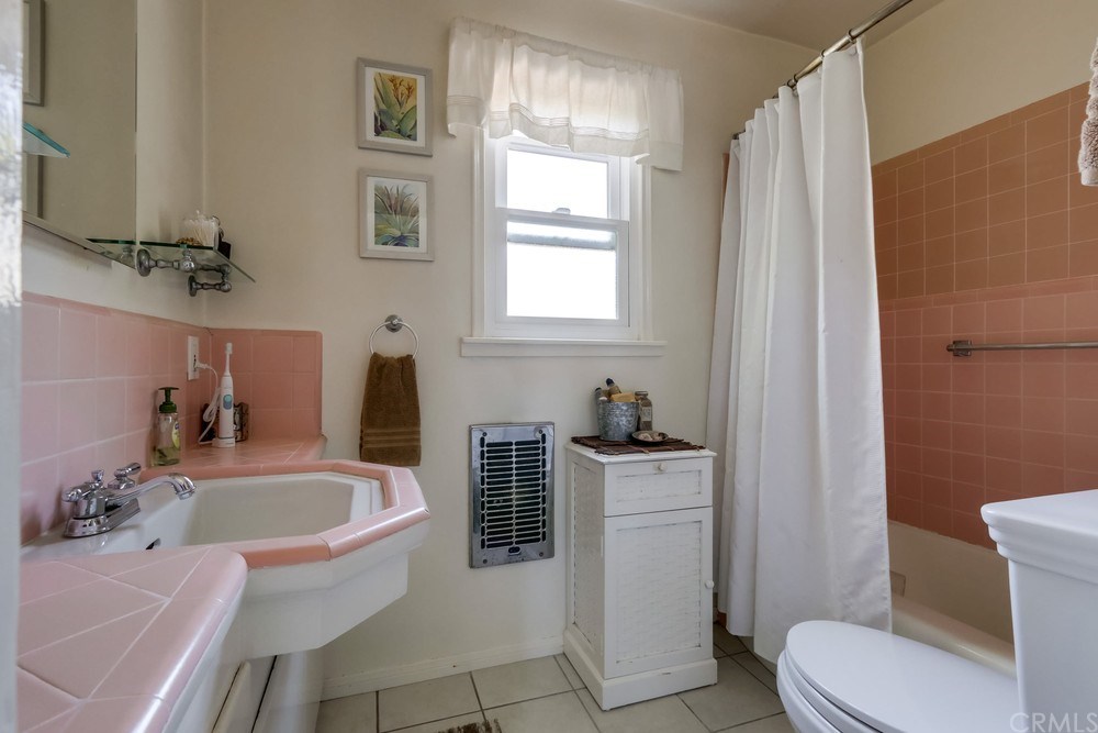 308 Encino Lane San Clemente, CA 92672 - Photo 17 of 22 Unit C bath is same as Unit B bath..original but very clean