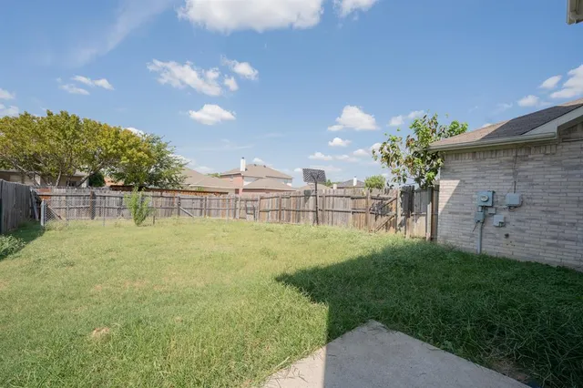 $2,350 | 447 Maple Grove Drive, Cedar Hill, TX 75104