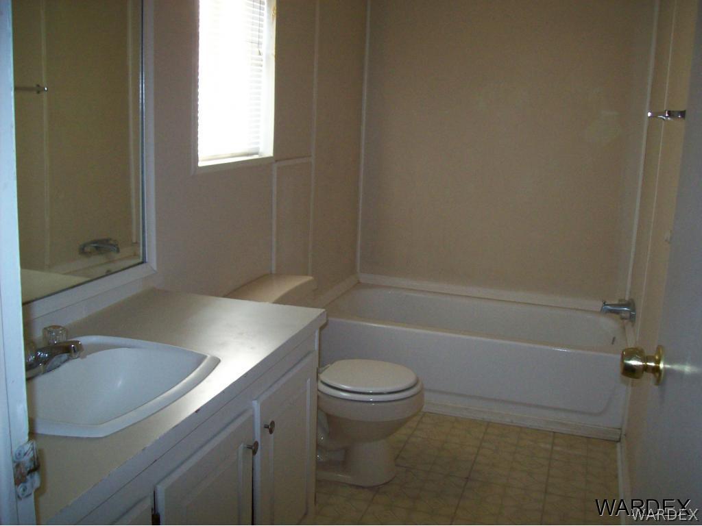 2011 South Estrella Road Golden Valley, AZ 86413 - Photo 7 of 11 master bath