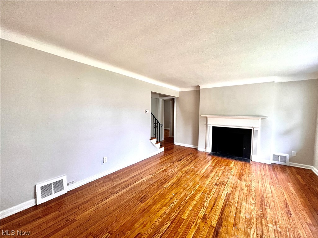912 Whitby Road Cleveland Heights, OH 44112 - Photo 4 of 27