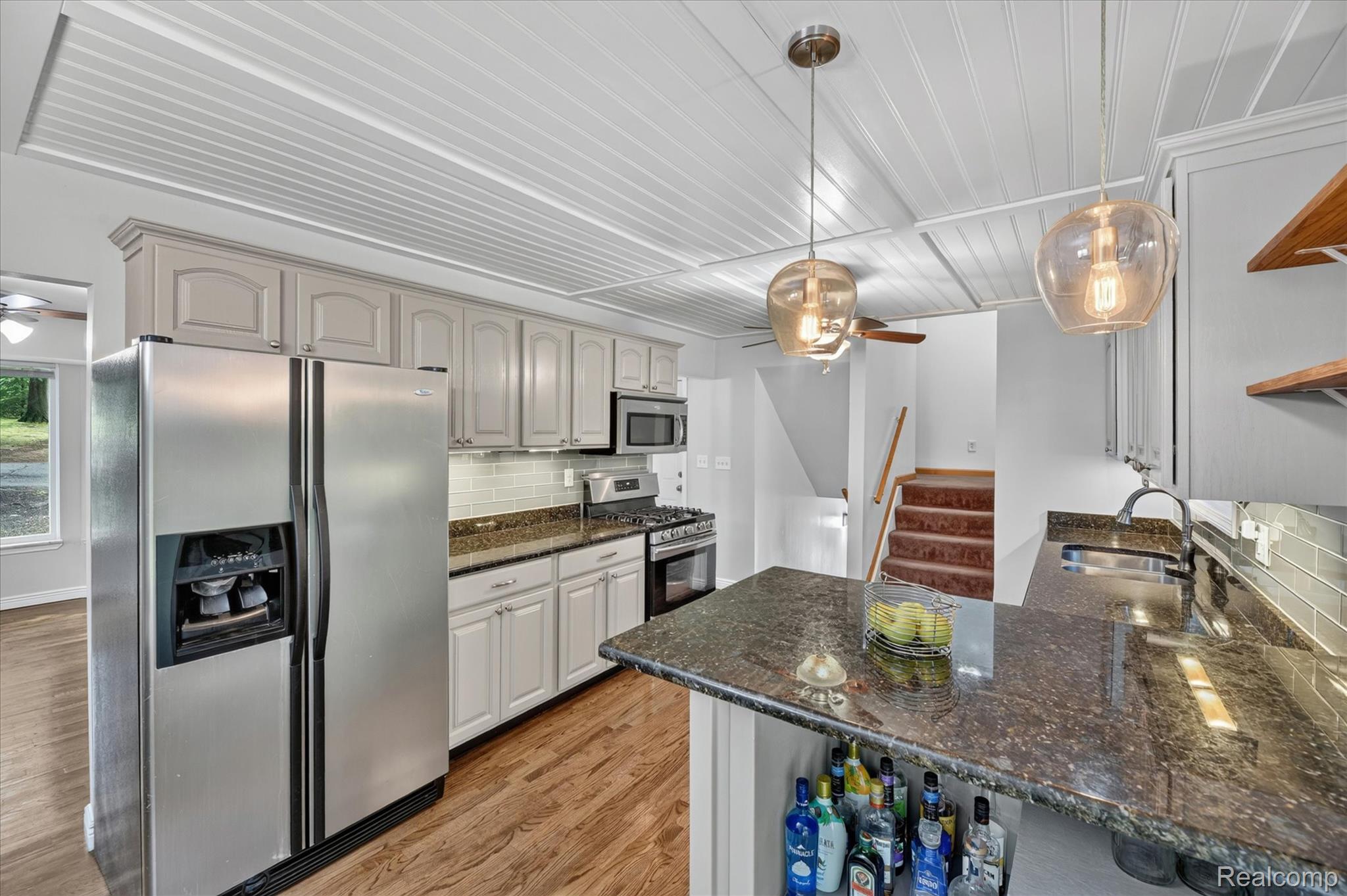 423 Sunset Street White Lake, MI 48383 - Photo 18 of 65 18-423-Sunset-St-Windowstill.jpg