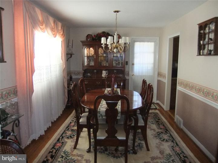 505 Cheyney Road Springfield, PA 19064 - Photo 4 of 25 Dining Room