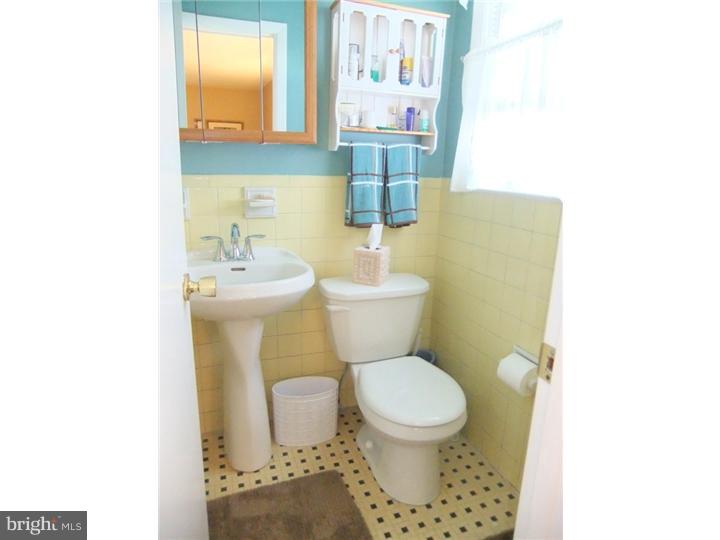 505 Cheyney Road Springfield, PA 19064 - Photo 10 of 25 Master Bathroom
