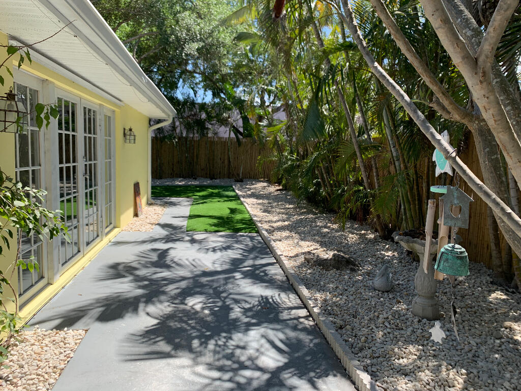 1790 Ridge Road North Palm Beach, FL 33408 - Photo 5 of 19 04