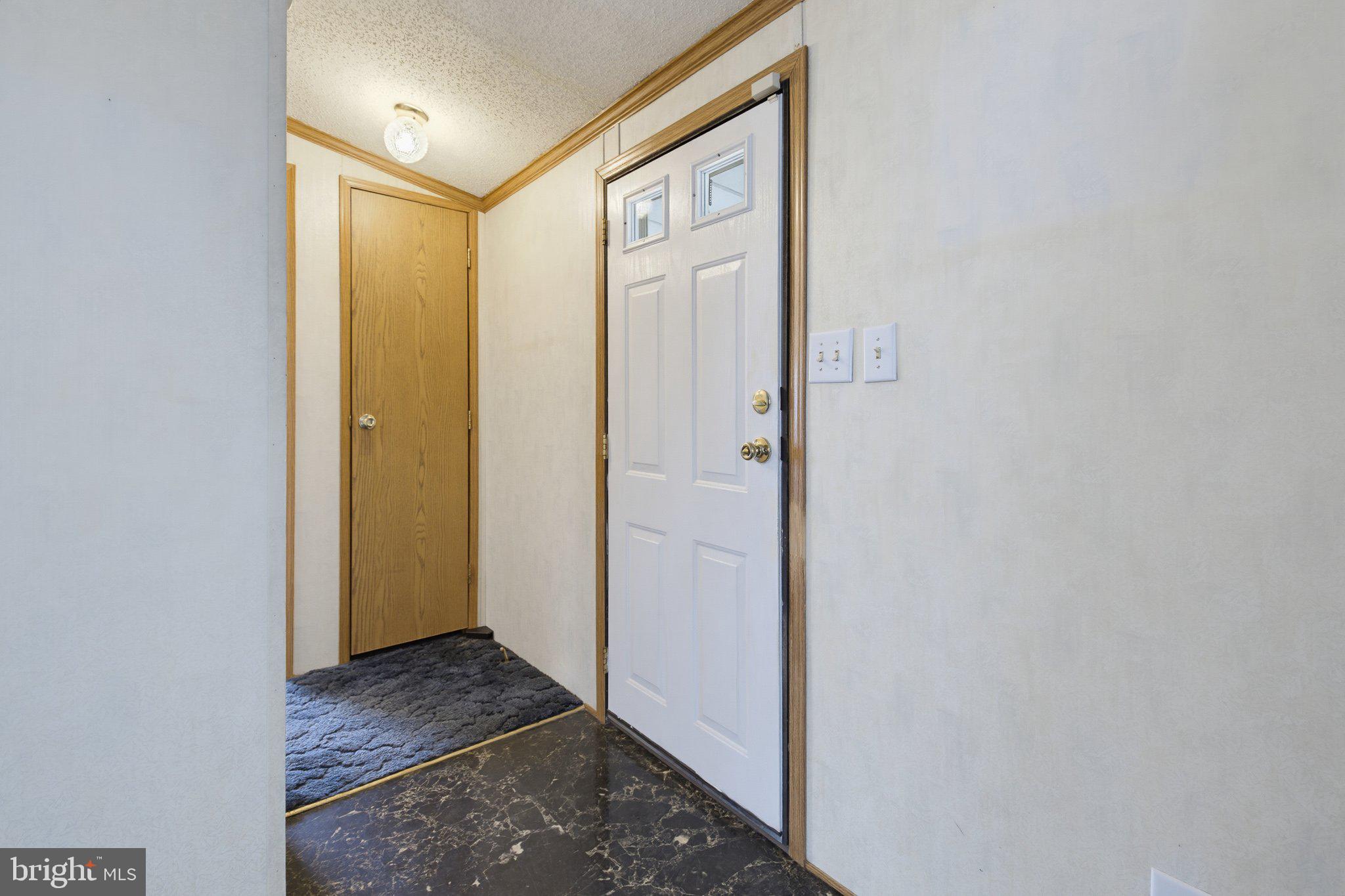 475 Wabash Road Ephrata, PA 17522 - Photo 27 of 33 Welcoming entryway with natural light.