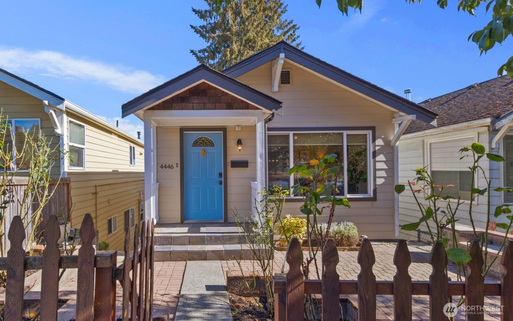 4446 39th Avenue Southwest Seattle, WA 98116 - Photo 2 of 30