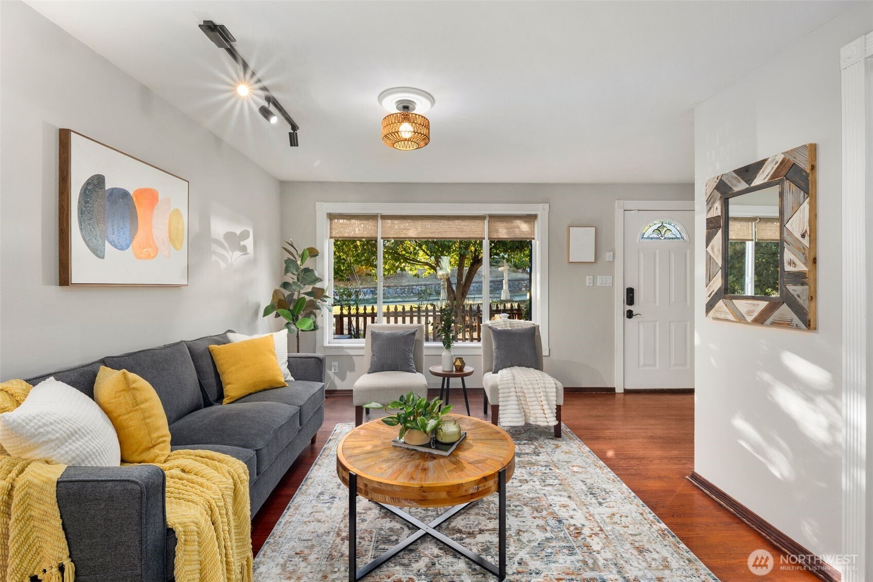 4446 39th Avenue Southwest Seattle, WA 98116 - Photo 5 of 30