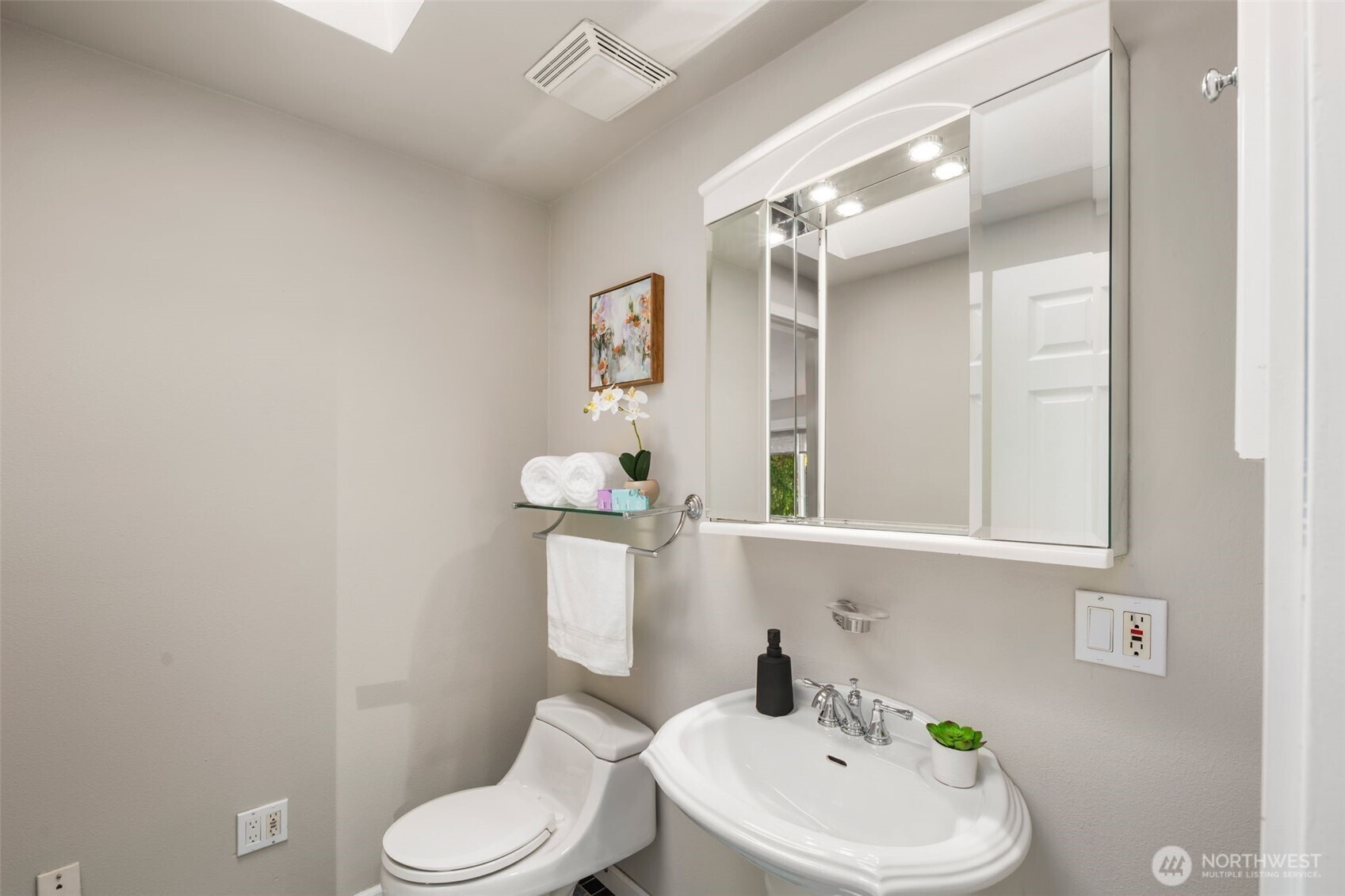 4446 39th Avenue Southwest Seattle, WA 98116 - Photo 8 of 30