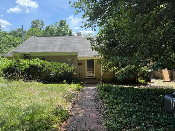 $1,795 | 2239 Woodcliff Road Southeast, Roanoke, VA 24014