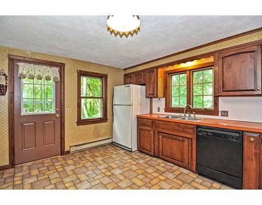 28 Colonial Road Sutton, MA 01590 - Photo 17 of 42