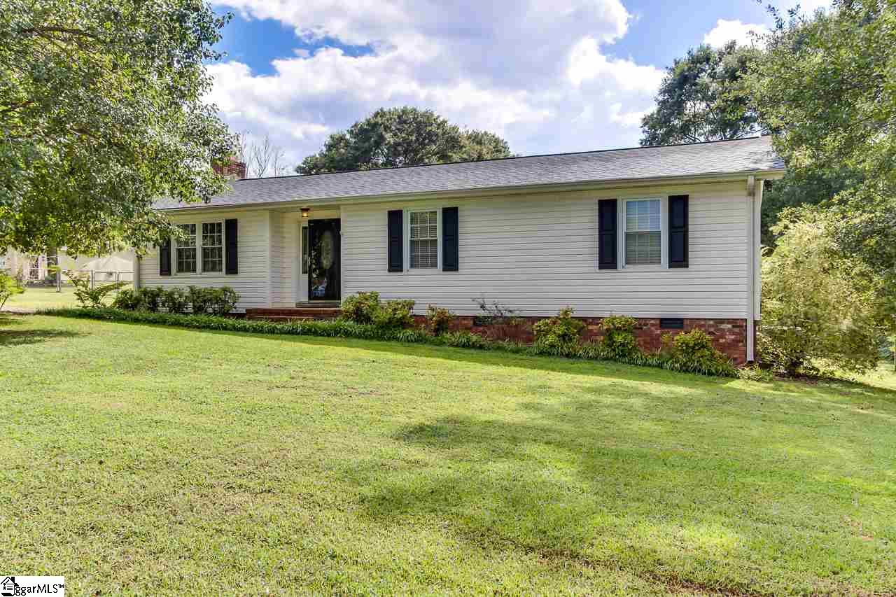 109 Country Glen Lane Pelzer, SC 29669 - Photo 2 of 33