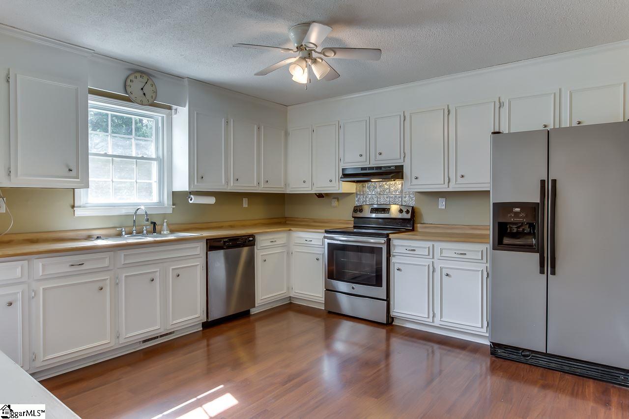 109 Country Glen Lane Pelzer, SC 29669 - Photo 12 of 33