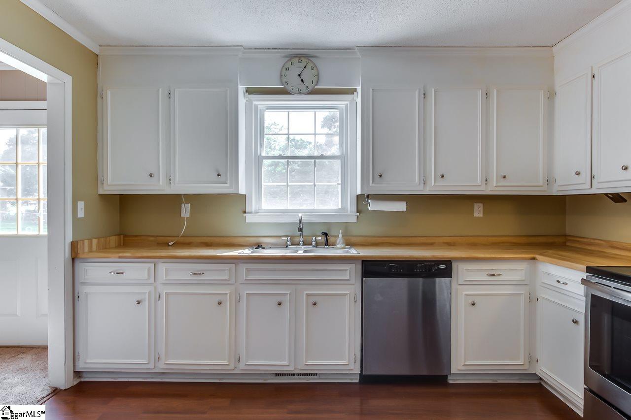 109 Country Glen Lane Pelzer, SC 29669 - Photo 13 of 33