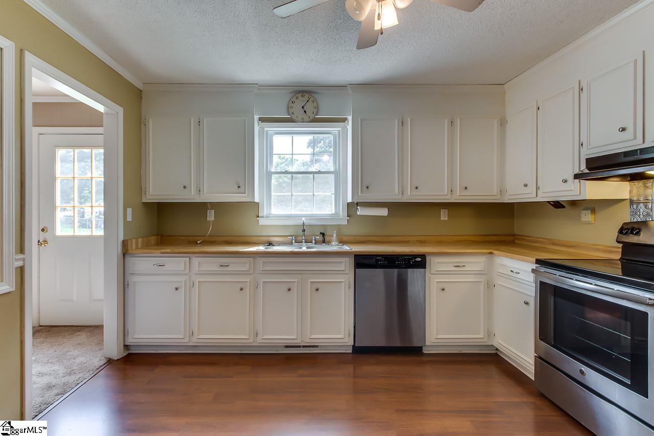 109 Country Glen Lane Pelzer, SC 29669 - Photo 15 of 33